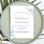 Invitación Fiesta de cumpleaños lujo eucalipto azul polvorien<br><div class="desc">Un fondo blanco,  decorado con estropajes de eucaliptos azul oscuro,  estribos. Personalice y agregue un nombre y detalles del fiesta. Fondo azul polvoriento.</div>