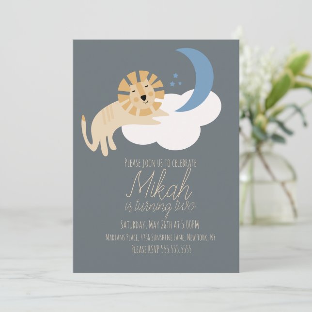Invitación Fiesta de Cumpleaños Nube Luna León Bonito (Anverso de pie)