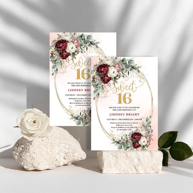 Invitación Fiesta de cumpleaños número 16 con flores granate  (Modern Maroon Floral Gold Sweet 16 Birthday Party Invite)