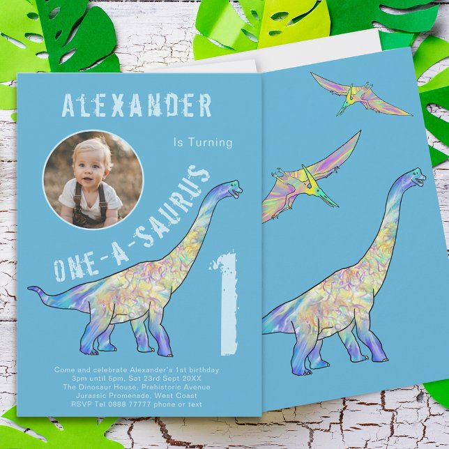 Invitación Fiesta de Cumpleaños número 1 de Dinosaurio Azul (One a saurus dinosaur 1st birthday party invitation with photo template colorful dino watercolor)