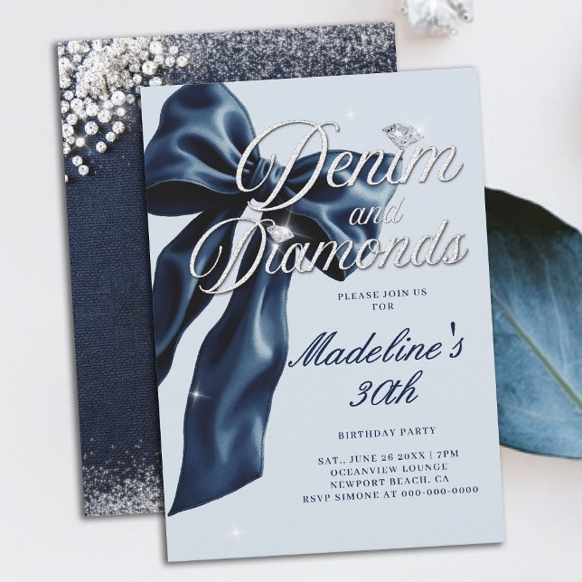 Invitación Fiesta de cumpleaños número 30 con lazo azul oscur (denim and diamonds 30th birthday party invitation blue white dark bow bling sparkles classy)