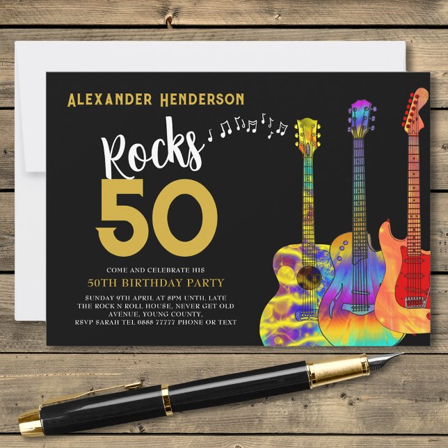 Invitación Fiesta de cumpleaños número 50 del Rock and Roll (Rock and roll 50th birthday party invitation for him funky psychedelic guitars cool gold and black)