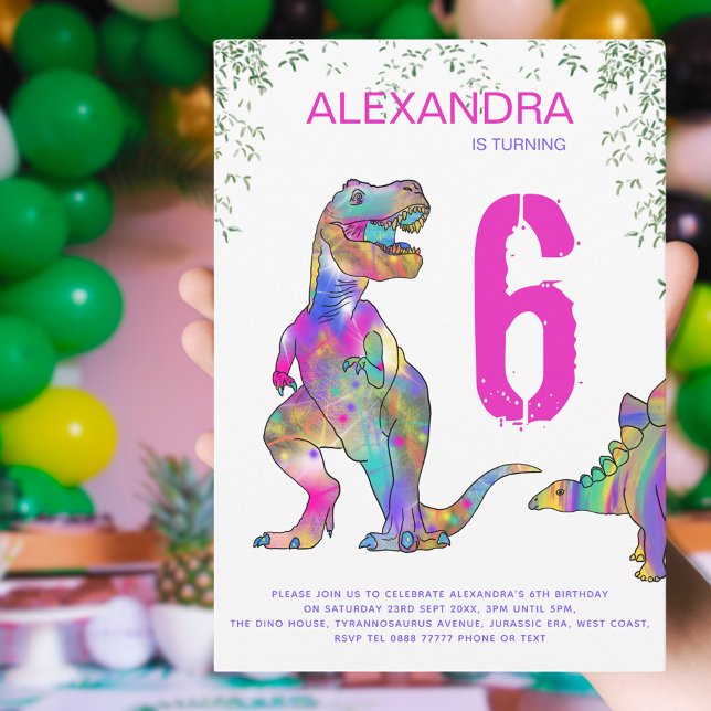 Invitación Fiesta de cumpleaños número 6 de Dinosaurio para n (Colorful dinosaur girls 6th birthday party invitation T-Rex and stegosaurus & bright pink typography)