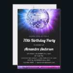 Invitación Fiesta de cumpleaños número 70 de Purple 70th Disc<br><div class="desc">Retroceda en el tiempo a la era de la discoteca con nuestra Invitación Disco Ball de la Fiesta de los 70 Años Purple. Esta invitación vibrante y nostálgica es la manera perfecta de poner el ánimo para su celebración de un hito. En un deslumbrante tono violeta, esta invitación capta la...</div>
