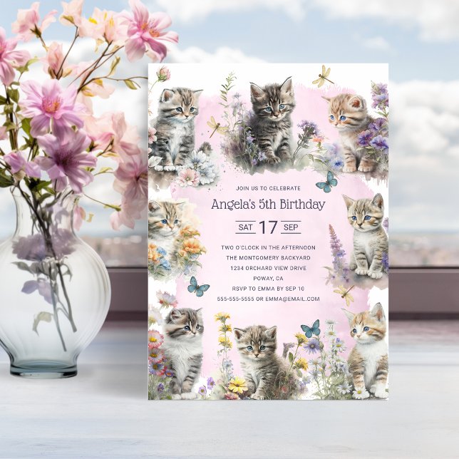 Invitación Fiesta de cumpleaños personalizada para 5 años con (Cute Kittens Wildflowers Personalized 5th Birthday Party Invitation)
