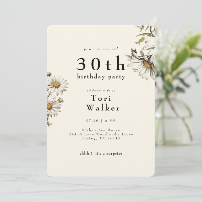 Invitación Fiesta de Cumpleaños Redondeada de Flores Blancas  (Anverso de pie)