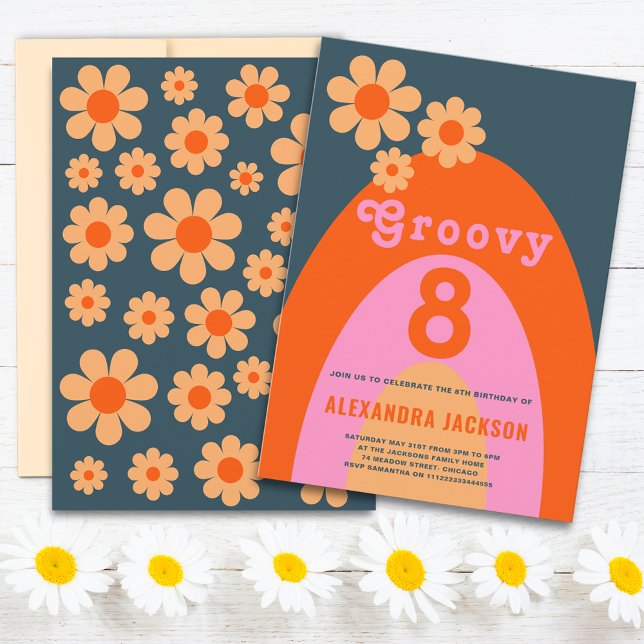Invitación Fiesta de cumpleaños retro divertida (Groovy 8 retro daisy arch navy blue orange pink 8th birthday party invitation & groovy typography )