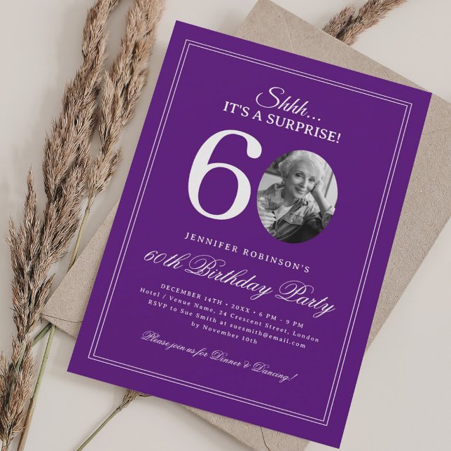 Invitación Fiesta de cumpleaños sorpresa 60 (Purple | Surprise 60th Birthday Party Invitation)