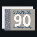 Invitación Fiesta de cumpleaños sorpresa 90 azul y arena mode<br><div class="desc">Este 90º diseño de cumpleaños sorpresa es parte de la colección de invitaciones por cumpleaños del patrón geométrico azul y arena. Este diseño se presenta actualmente en papel reciclado. También recomiendo el papel metálico en el casco de hielo para un elegante brillo y brillo. Haz clic en el enlace para...</div>