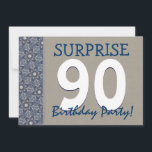 Invitación Fiesta de cumpleaños sorpresa 90 azul y arena mode<br><div class="desc">Este 90º diseño de cumpleaños sorpresa es parte de la colección de invitaciones por cumpleaños del patrón geométrico azul y arena. Este diseño se presenta actualmente en papel reciclado. También recomiendo el papel metálico en el casco de hielo para un elegante brillo y brillo. Haz clic en el enlace para...</div>