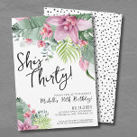 Invitación Fiesta de cumpleaños tropical floral<br><div class="desc">Tipografía Treinta Invitación de Cumpleaños 30 de la Cuta Tropical Girly. Celebra que tiene treinta años con esta elegante pero divertida invitación de 30 años. Con acentos botánicos rosas y verdes contrastados con letras en blanco y negro. Un diseño tropical que abarca la belleza tranquila de la naturaleza, mezclada con...</div>