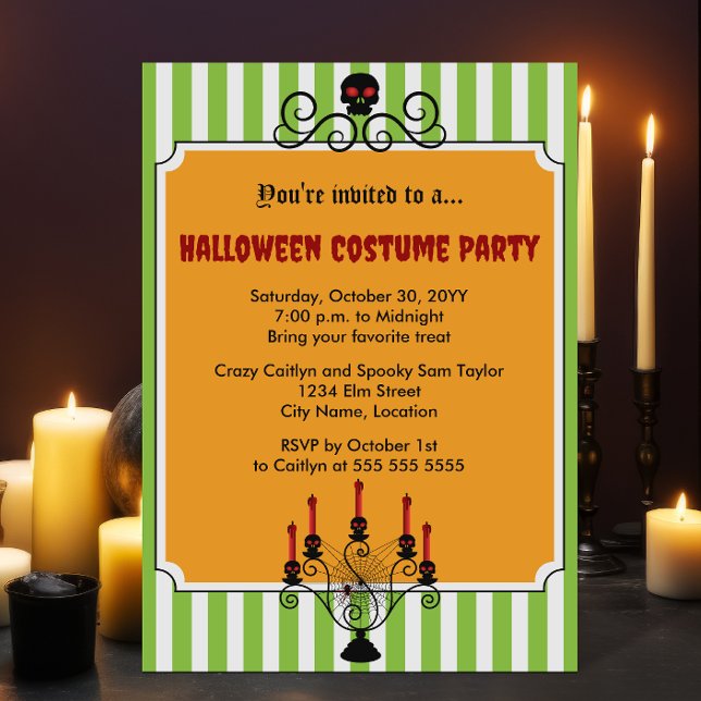 Invitación Fiesta de disfraces candelabros de Halloween (Halloween skull and candelabra costume party invitation.)