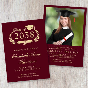 Invitación Fiesta de Graduación Burgundy con Letra Dorada en