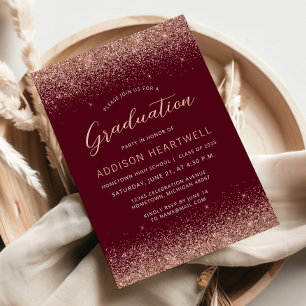 Invitación Fiesta de graduación Burgundy Glitter Rose Gold 20