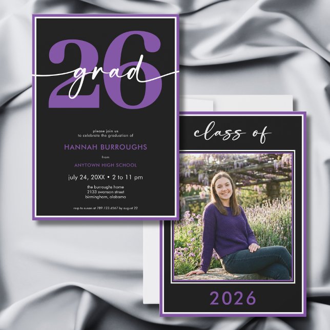 Invitación Fiesta de Graduación con Letra Script Morada Minim (Modern Minimal Purple Script Graduation Party Invitation)