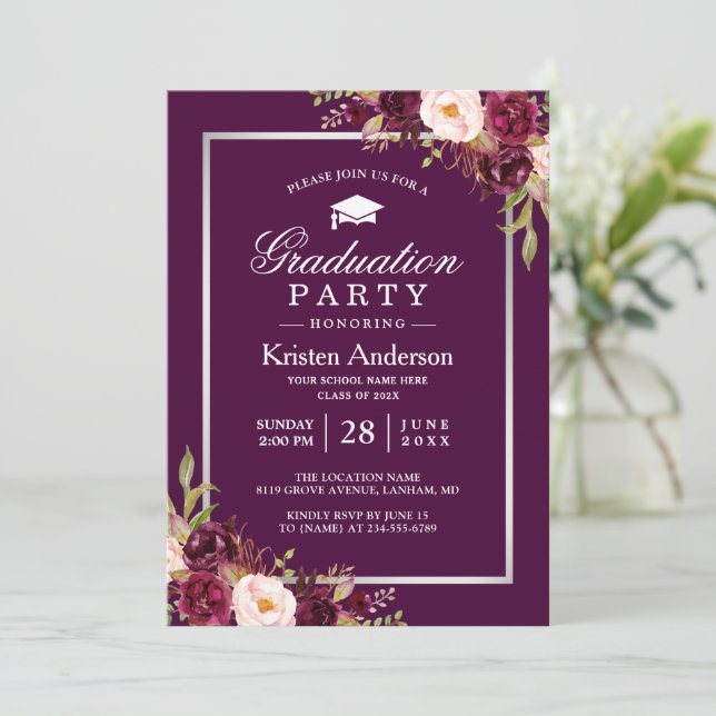 Invitación Fiesta de graduación floral de plumas púrpura (Anverso de pie)