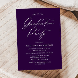 Invitación Fiesta de Graduación Morada con Caligrafía Elegant