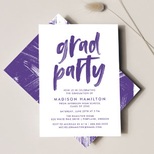 Invitación Fiesta de Graduación Morada con Letra de Pincel Mo