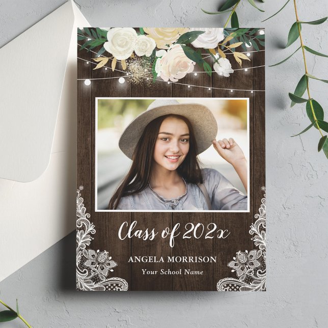 Invitación Fiesta de Graduación Rustic Wood Floral String Lig (Subido por el creador)