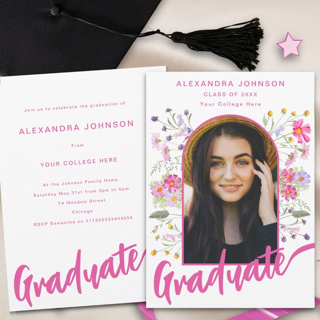 Invitación Fiesta de Graduado de Guión Rosa de Boho Floral Ph (Boho chic wildflower graduate photo arch modern pink script graduation party invitation )