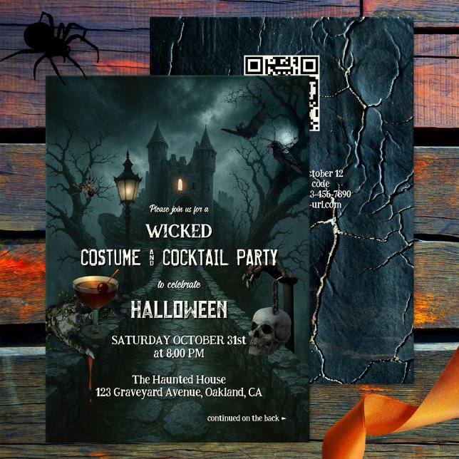 Invitación Fiesta de Halloween con traje y cóctel malvado (Costume and cocktail Halloween party invitation featuring an old castle on a dark night)
