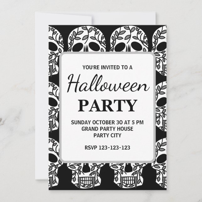 Invitación Fiesta de Halloween de Black and White Floral Skul (Anverso)