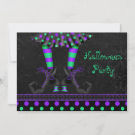Invitación Fiesta de Halloween sobre las piernas brujas