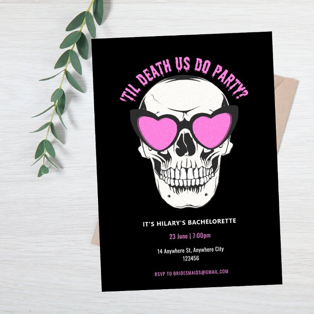 Invitación Fiesta de la Bachelorette de Cráneo Negro y Rosa d (Black and Pink Skull Bachelorette Party Invitation)