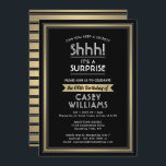 Invitación ¡Fiesta de la sorpresa de cumpleaños Shhh! Negro,<br><div class="desc">¿Puedes guardar un secreto? Invite a la familia y amigos a una elegante y emocionante celebración sorpresa de cumpleaños con invitaciones personalizados en blanco, negro y oro. Todo el texto de esta plantilla es sencillo de personalizar, incluyendo el mensaje que dice "¡Shhh! Es una SORPRESA". El diseño presenta un moderno...</div>