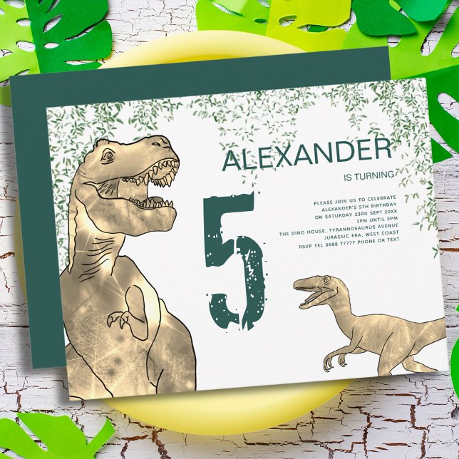 Invitación Fiesta de los 5 Años de Dinosaurio (Dinosaur 5th birthday party invitation with T-Rex and Velociraptor dino and green jungle foliage)