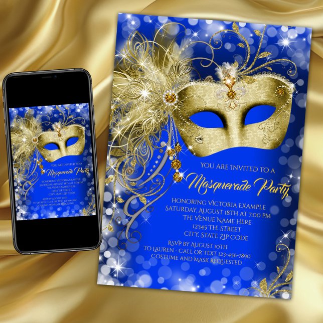 Invitación Fiesta de Mascarada de Azul Real Dorado Glitter El (Blue and gold masquerade party invitation with pretty gold jewel mask on a blue and gold background.)