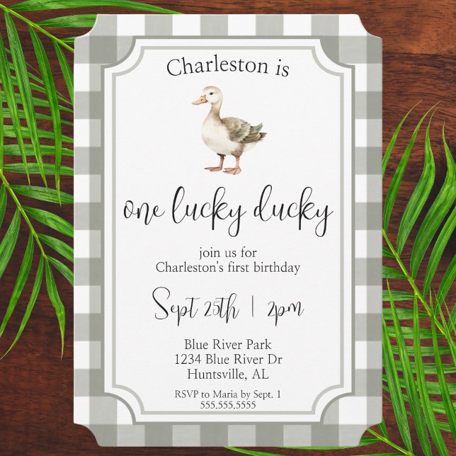 Invitación Fiesta de primer cumpleaños "Un afortunado dudoso" (one lucky ducky first birthday party gender neutral 1st bday for baby boy or girl green picnic cute)
