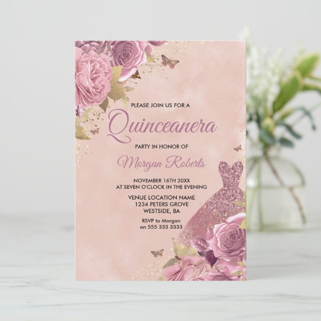 Invitación Fiesta de Quinceanera con Rosa de Rubor Vestido Du (Anverso de pie)