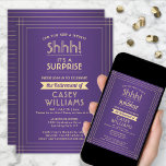 Invitación Fiesta de retiro sorpresivo elegante morado y oro<br><div class="desc">¿Puedes guardar un secreto? Invitar a colegas, compañeros de trabajo, familia y amigos a una elegante y emocionante celebración de retiro sorpresa con invitaciones personalizados de fiesta morada y dorada. Todo el texto de esta plantilla es sencillo de personalizar, incluyendo el mensaje que dice "¡Shhh! Es una SORPRESA". El diseño...</div>