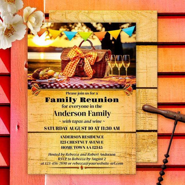 Invitación Fiesta de Reunión Familiar Picnic de Verano (Summer invitation in a rustic country style with a picnic table. Great for a family reunion)