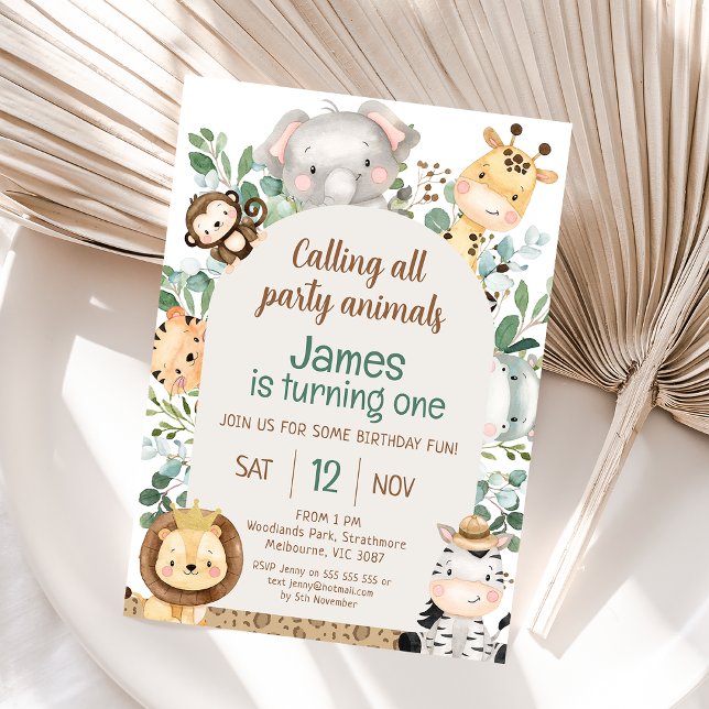 Invitación Fiesta de Safari de la Foliage Arca Animales 1º cu (Safari calling all party animals 1st birthday invitation featuring eight jungle animals and arch.)