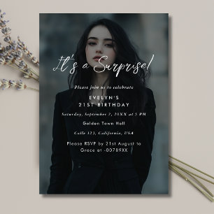 Invitación Fiesta de sorpresa de cumpleaños moderno con super