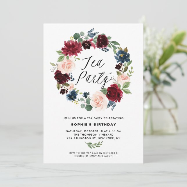 Invitación Fiesta de té de flores azules y borgoñas (Anverso de pie)