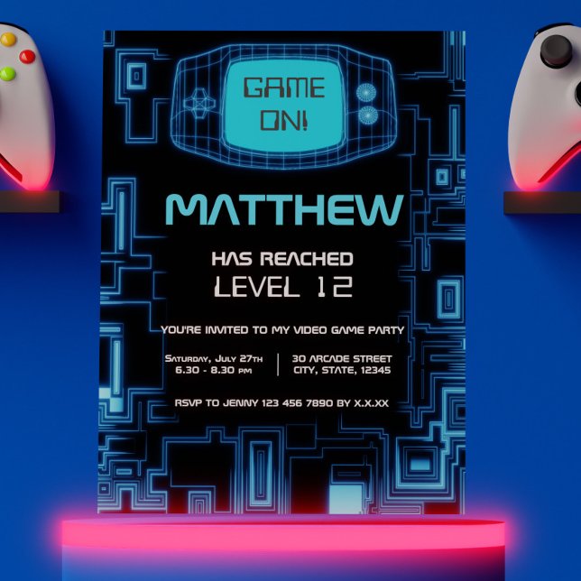 Invitación Fiesta de videojuegos de la marina moderna de Guay (Cool Modern Navy Blue Black Teen Video Game Night Invitation)