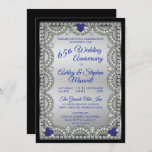 Invitación Fiesta del 65º Aniversario del Diamante de la Espi<br><div class="desc">Elegantes figuras de diamante falso en forma de gradiente de color plateado y fondo negro y espinilla azul en forma de piedras preciosas en invitaciones del Boda Aniversario. Diseño original de Holiday Hearts Designs (derechos reservados). Si tiene alguna pregunta o necesita ayuda con el diseño, por favor envíenos un mensaje...</div>