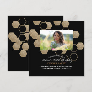 Invitación fiesta moderna geométrica de hexágono negro y dora