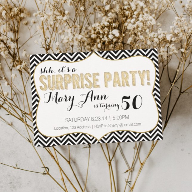 Invitación Fiesta sorpresa Negro y Chevron de oro (Subido por el creador)