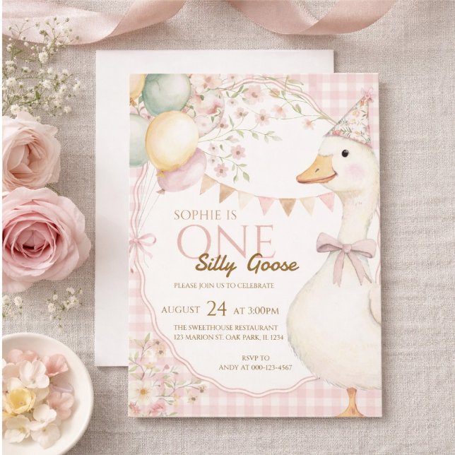Invitación First birthday invitation with a fun goose design (Subido por el creador)