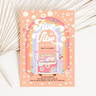 Invitación FIVE es una Vibra Daisy Groovy 5to Cumpleaños