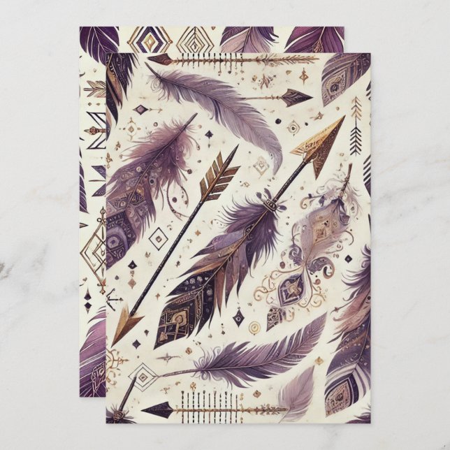 Invitación Flechas y plumas de morado y oro impresas (Anverso / Reverso)
