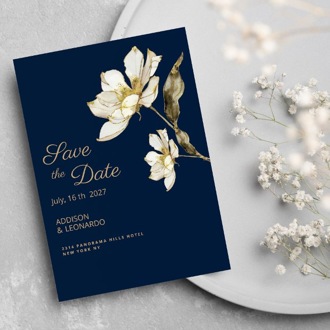 Invitación Flor blanca dorada azul marino de lujo Save the Da (Luxury navy blue gold white flower Save the Date)