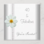 Invitación Flor blanca Fabuloso lugar de Fiesta de cumpleaños<br><div class="desc">Flor Blanca Fabuloso lugar de Fiesta de cumpleaños número 40,  Fabuloso a los 40.Mujer</div>