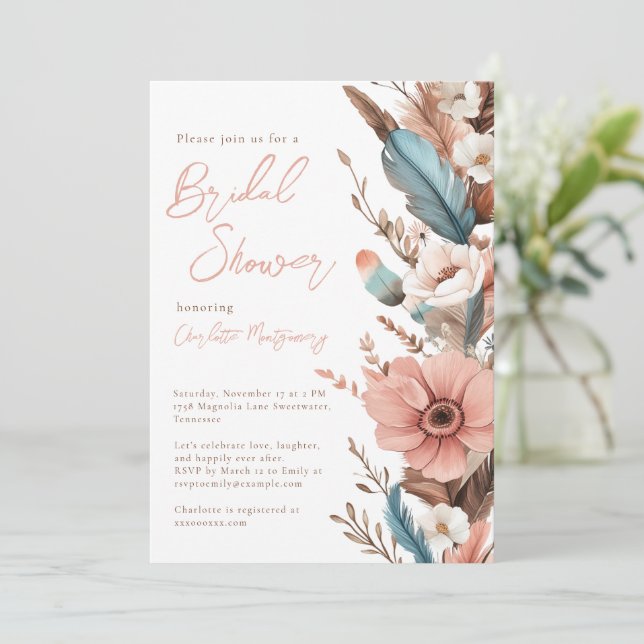 Invitación Flor rosa de boho y plumas elegante ducha de novia (Anverso de pie)