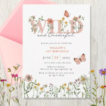 Invitación Flor salvaje y maravillosa 1er cumpleaños<br><div class="desc">Esta elegante invitación para el primer cumpleaños tiene flores silvestres acuáticas y texto rosa. La parte de atrás es un marco de patrones de flores silvestres rosa y a juego con una gran foto. Las mariposas añadidas le dan un toque más jovial.</div>