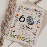 Invitación Flor silvestre Foto 60th Birthday Party Champagne<br><div class="desc">Un elegante diseño de la fiesta de cumpleaños número 60 con fotografía personalizada,  tipografía moderna y motivos de flores silvestres.</div>